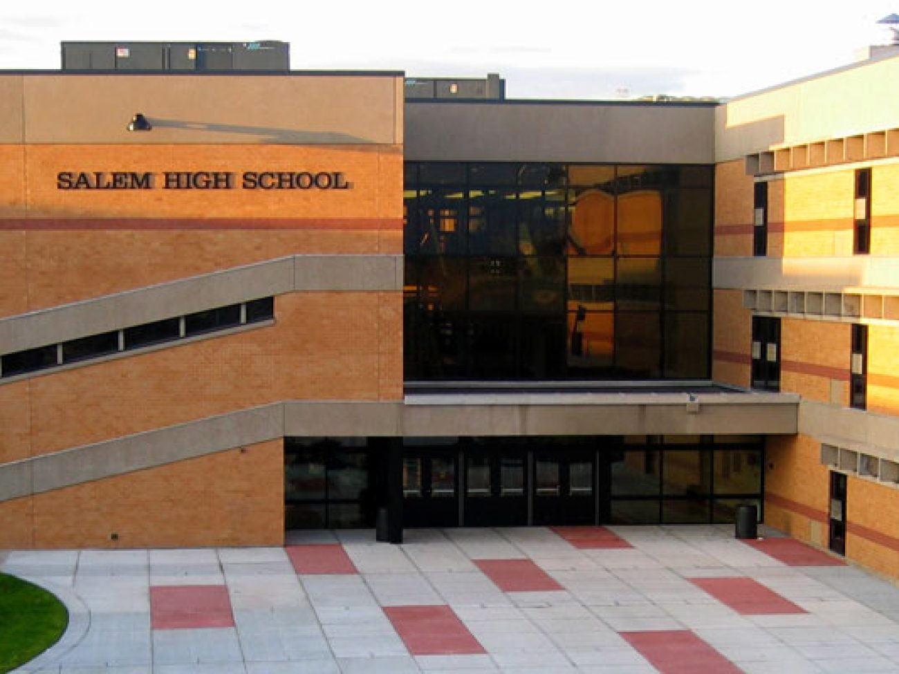 Salem High School earns NEASC accreditation